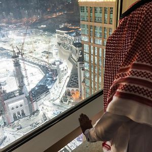 Deluxe Twin Room Partial Kaaba View